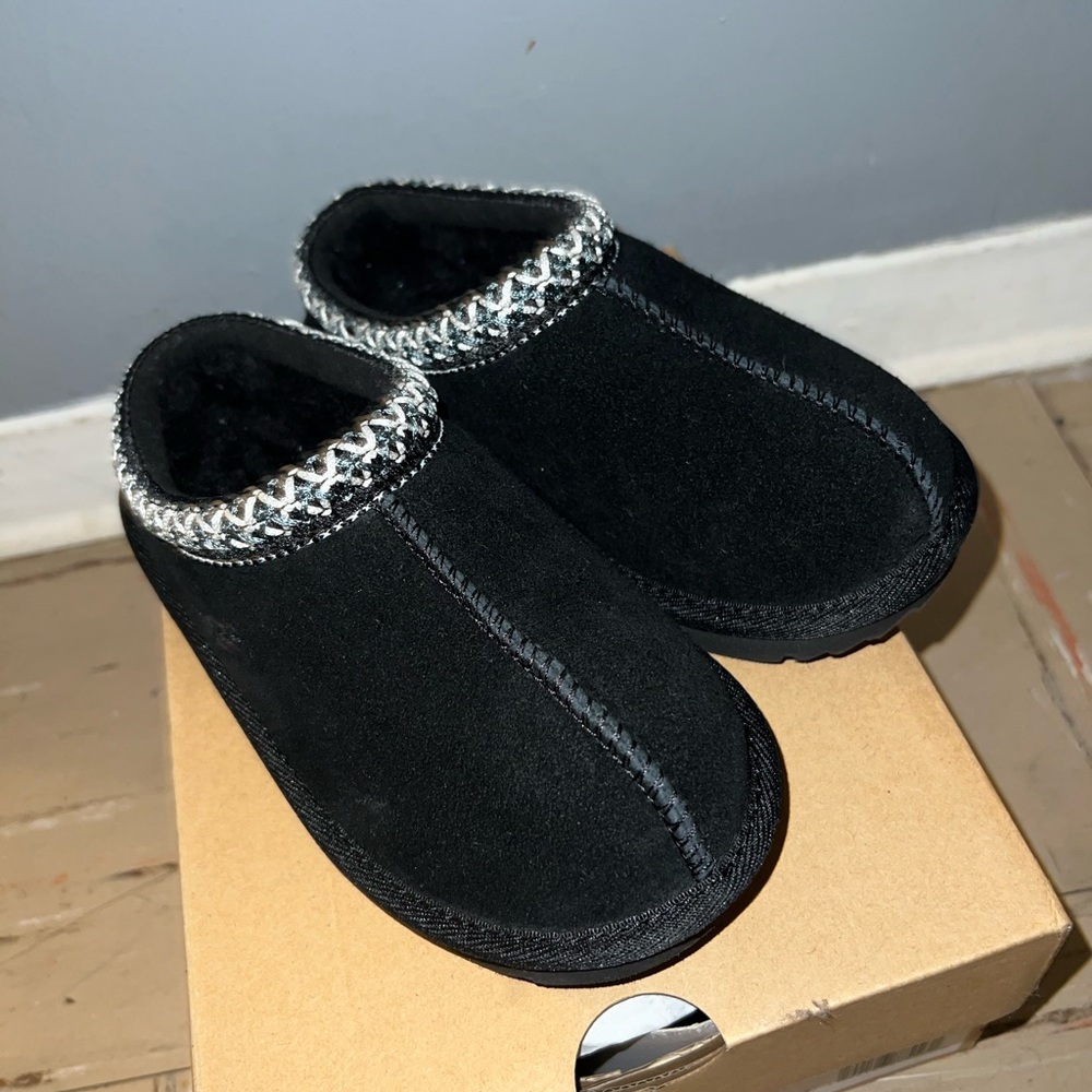 Kids Sz 11 Tasman Uggs, never worn.